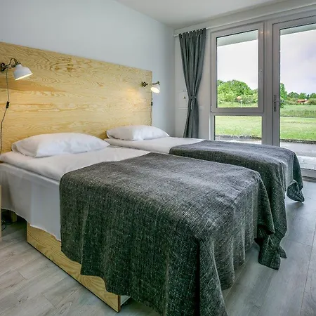 斯米蒂尼游艇俱乐部酒店