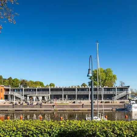 酒店 斯米蒂尼游艇俱乐部酒店 3*