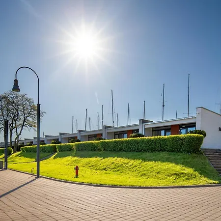 斯米蒂尼游艇俱乐部酒店 酒店 3*