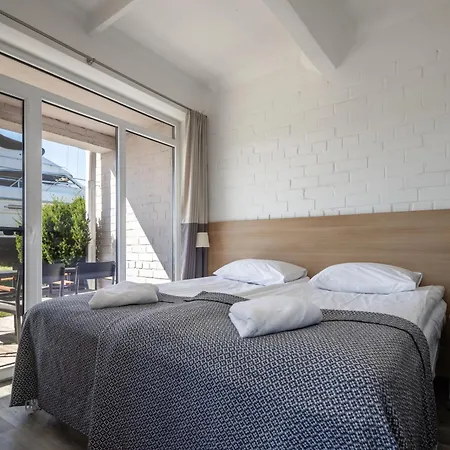 斯米蒂尼游艇俱乐部酒店 酒店