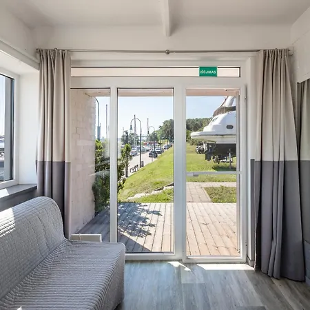 斯米蒂尼游艇俱乐部酒店 3*