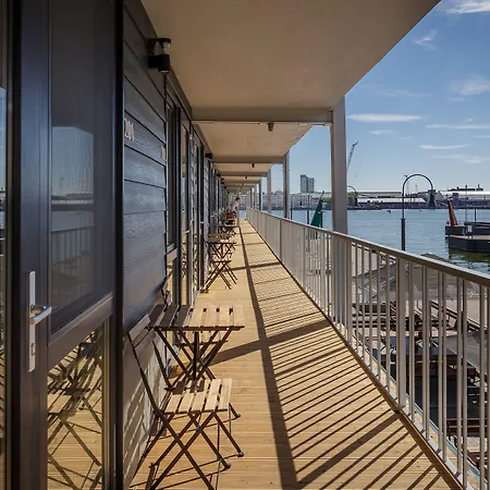 斯米蒂尼游艇俱乐部酒店 3*