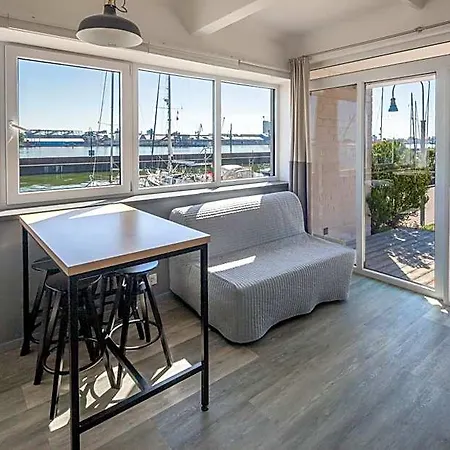 Hotel Smiltynes Jachtklubas 3*
