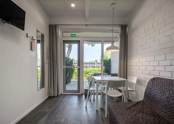 Hotel Smiltynes Jachtklubas 3*