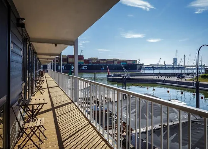 Hotel Smiltynes Jachtklubas 3*